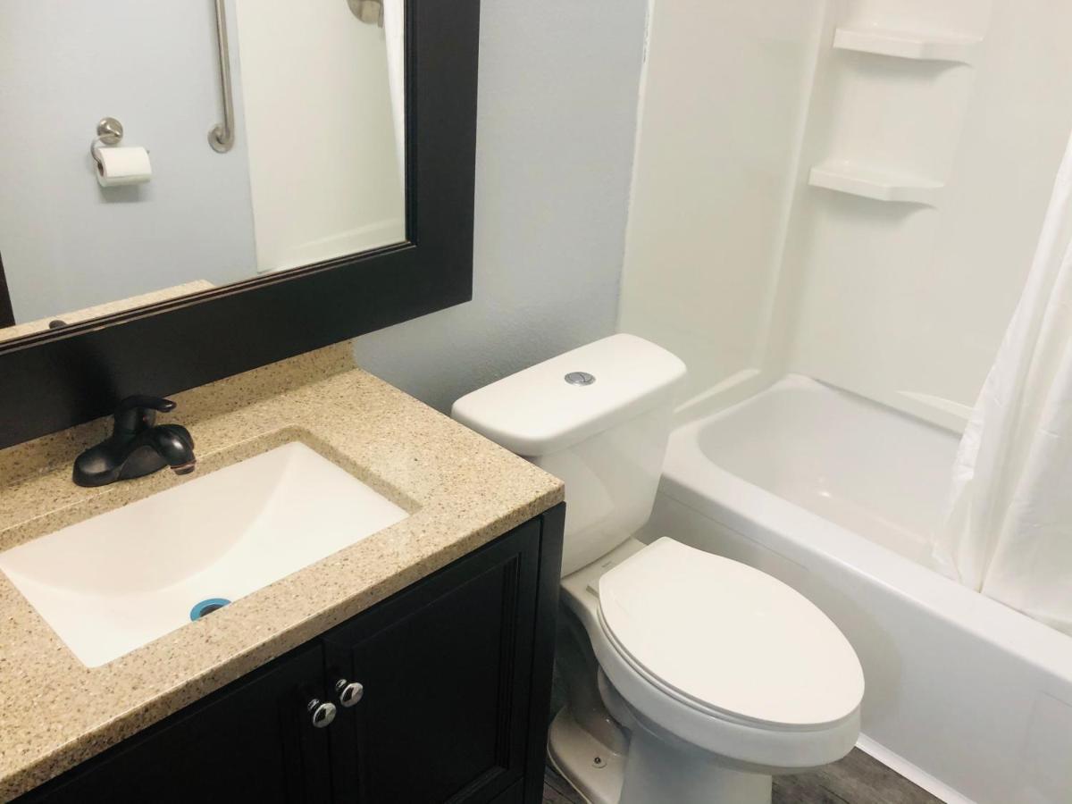 Montgomery Inn & Suites エクステリア 写真