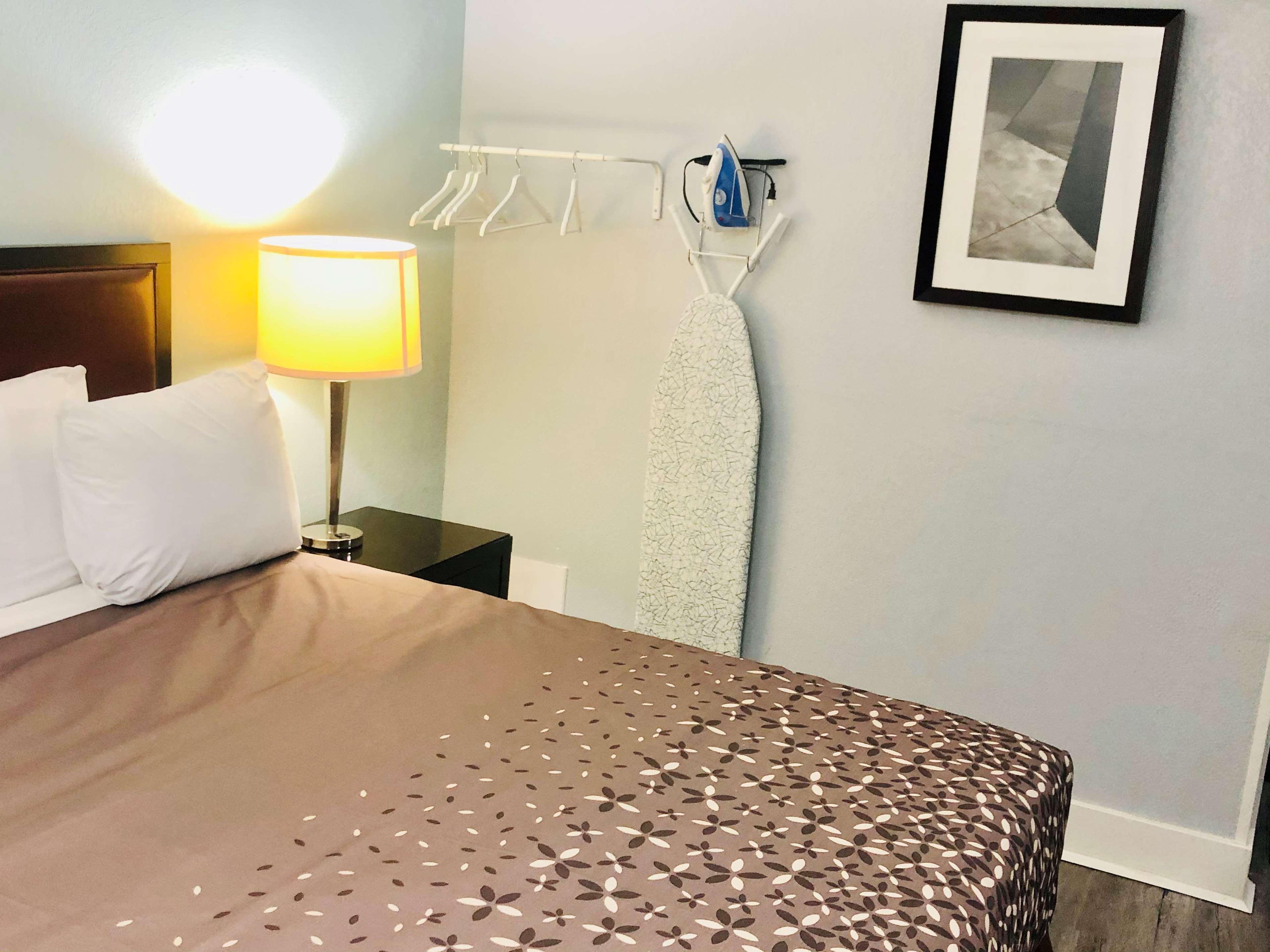 Montgomery Inn & Suites エクステリア 写真