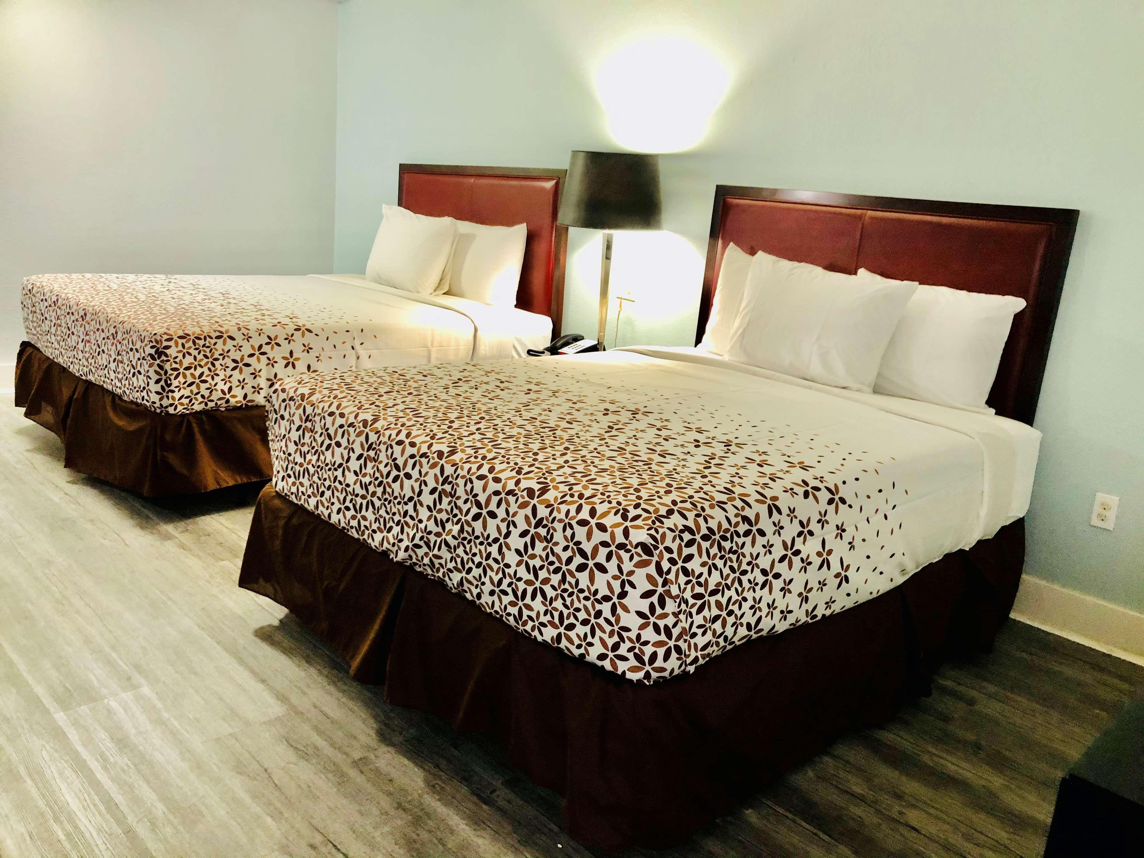 Montgomery Inn & Suites エクステリア 写真